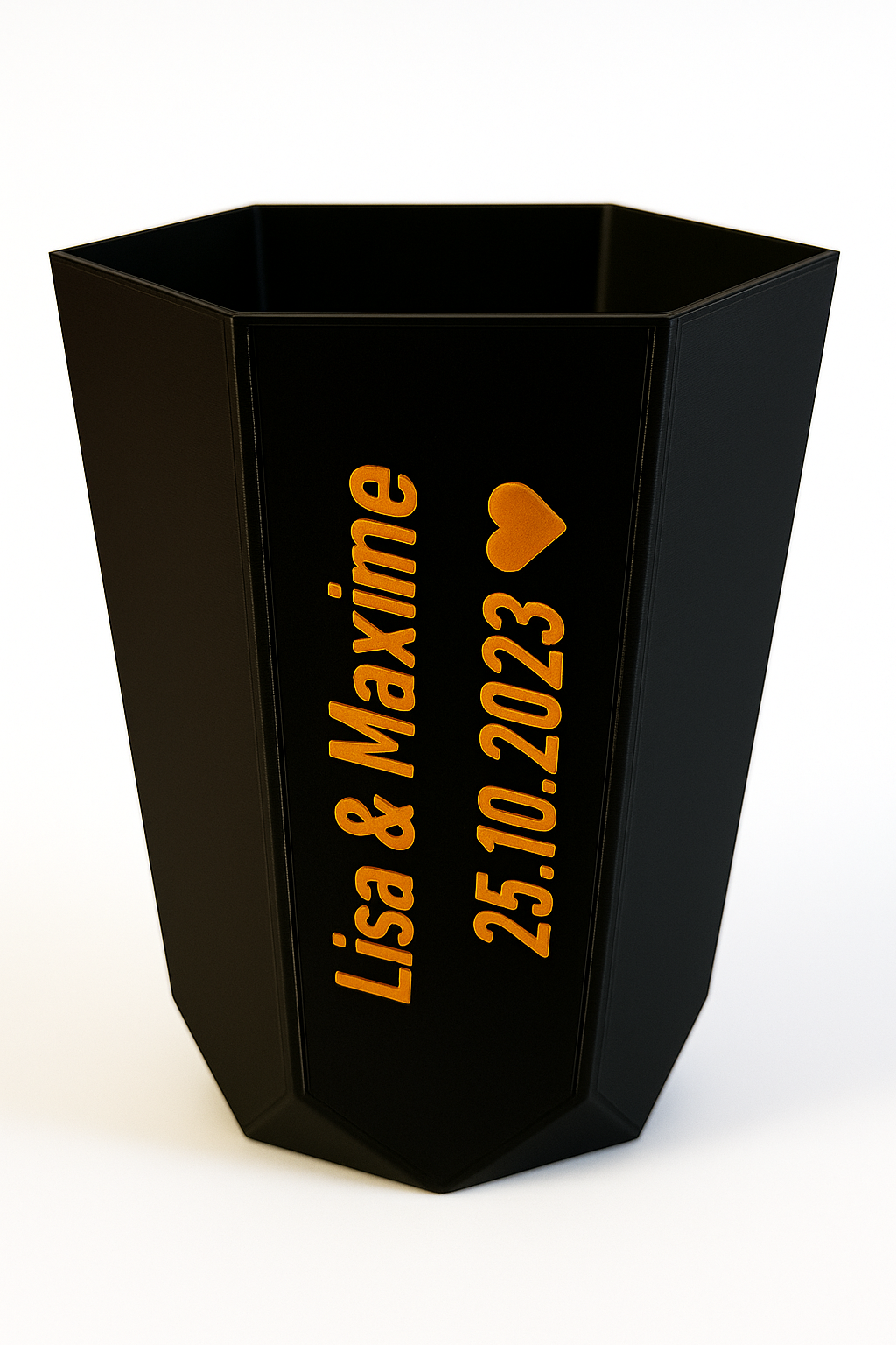 Deuxième gobelet noir et orange